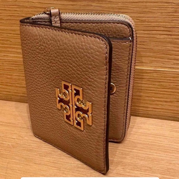 Tory Burch Britten Bifold Wallet - Picture 1 of 3